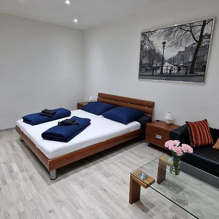 Apartment Flora - Late Check-Out At Noon 12 O Clock For Free Братислава Экстерьер фото