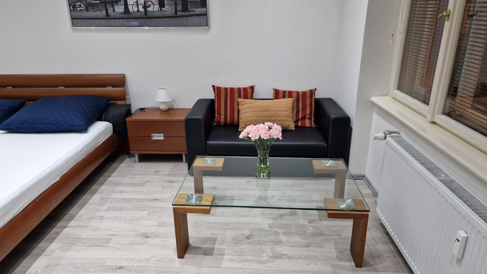 Apartment Flora - Late Check-Out At Noon 12 O Clock For Free Братислава Экстерьер фото