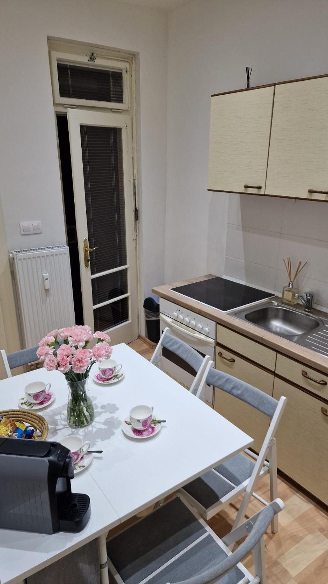 Apartment Flora - Late Check-Out At Noon 12 O Clock For Free Братислава Экстерьер фото